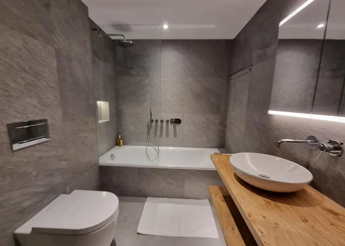 Riverside 2nd Floor South Apartman *