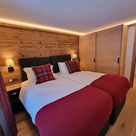 Riverside 2nd Floor South Daire